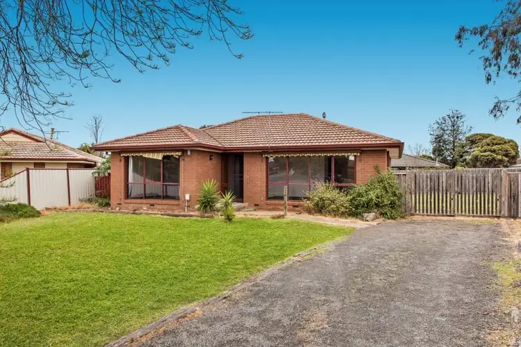 5 Yvonne Place, Melton West VIC 3337