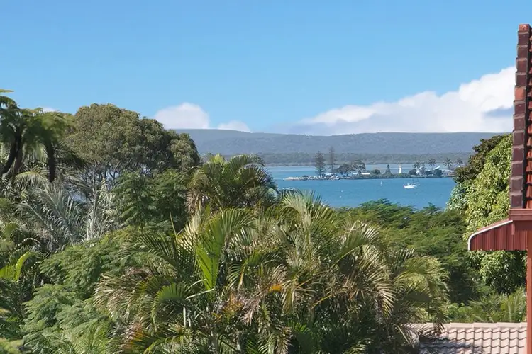 16 Waterford Crescent, Ormiston QLD 4160