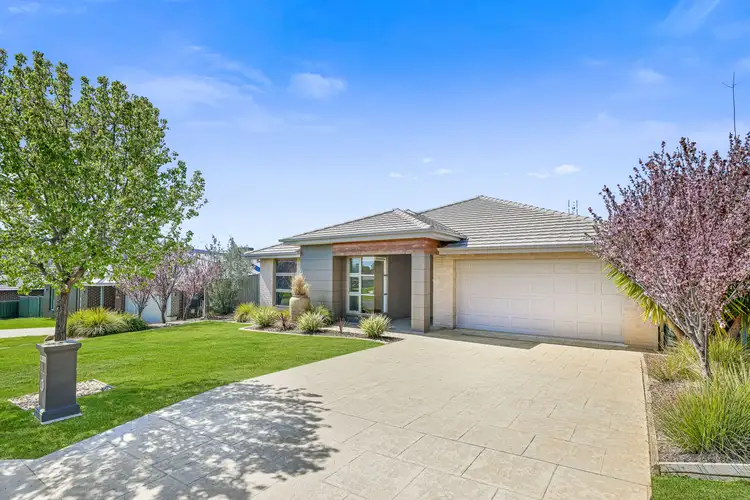 32 Falcon Drive, Tamworth NSW 2340
