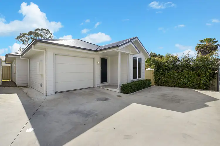 2/19a Gillies Street, Rutherford NSW 2320