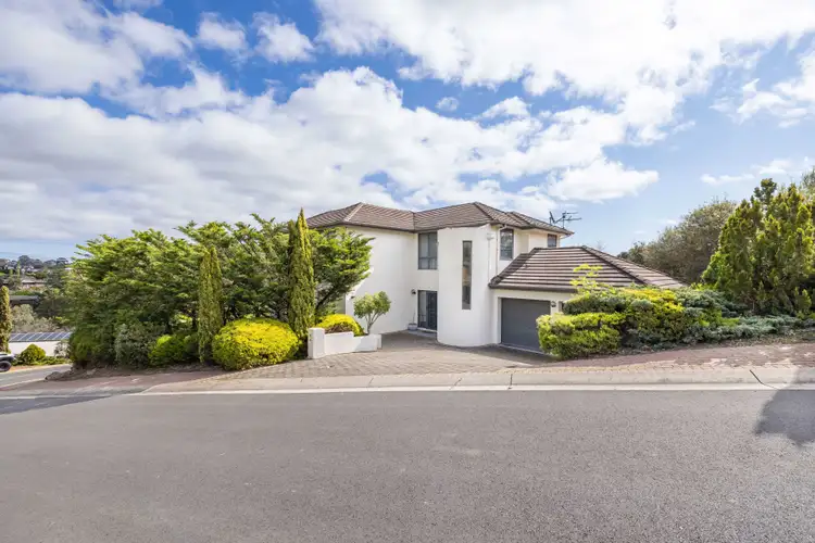 16 Highfield Drive, Aberfoyle Park SA 5159