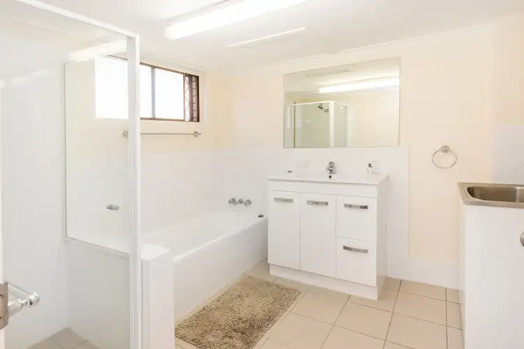Fifth view of Homely unit listing, 2/211 Scarborough Street, Southport QLD 4215
