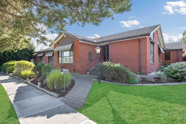 1 Hattah Court, Taylors Lakes VIC 3038