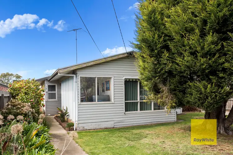 11 Tanner Street, Breakwater VIC 3219