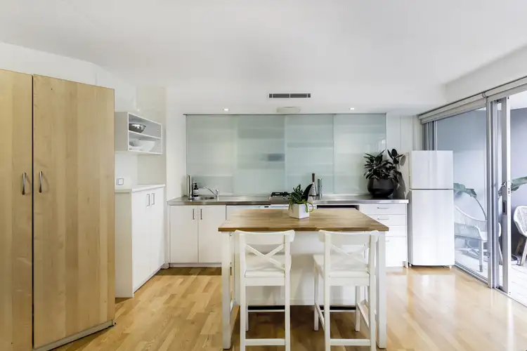 Third view of Homely studio listing, 63/6 Greenknowe Avenue, Elizabeth Bay NSW 2011