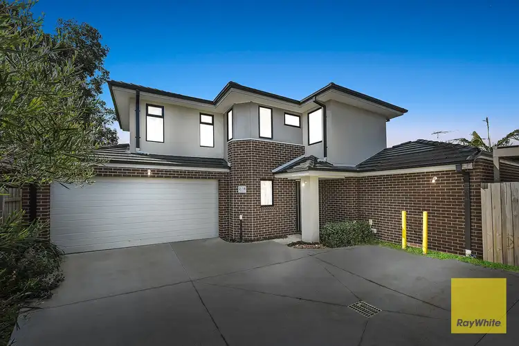 2/18 Floriana Avenue, Doveton VIC 3177