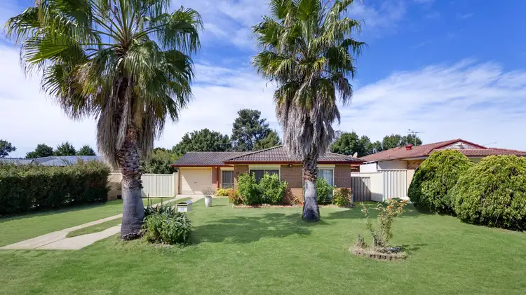 10 Romeo Crescent, Rosemeadow NSW 2560