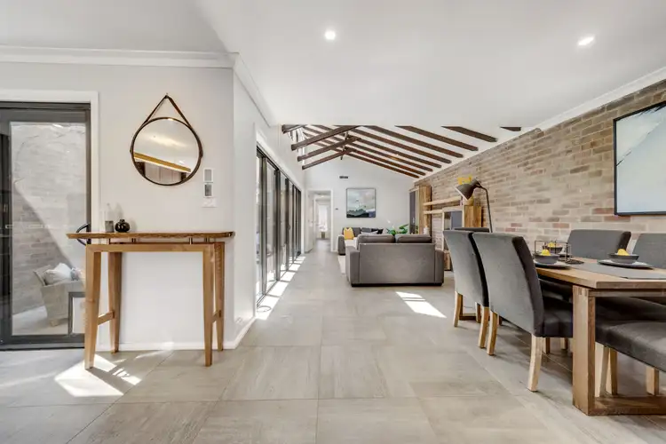 14 Barnet Close, Phillip ACT 2606