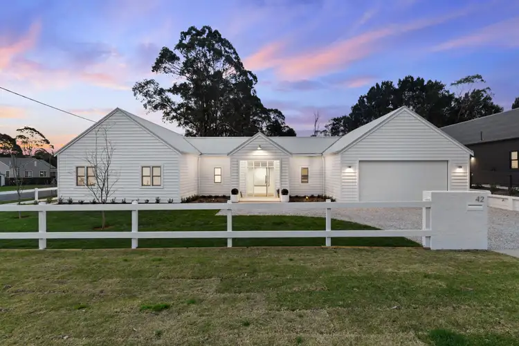 42 Burrawang Street, Robertson NSW 2577