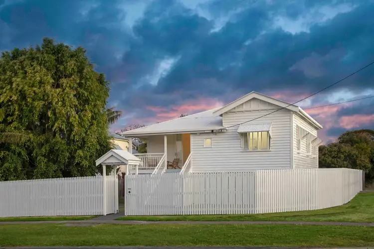 94 Englefield Road, Oxley QLD 4075