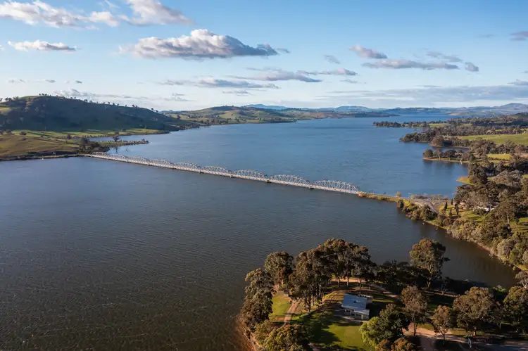 6 Hillcrest Avenue, Bellbridge VIC 3691