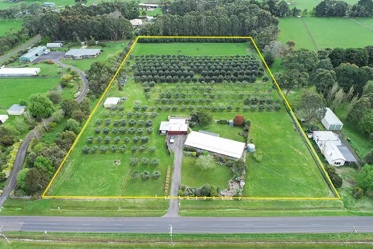 35 Cemetery Road, Cobden VIC 3266
