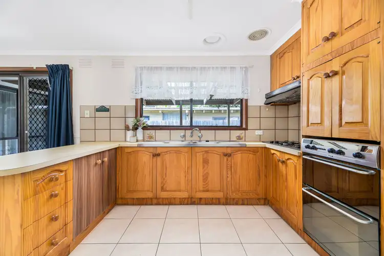 Fifth view of Homely house listing, 2 Curtis Court, Cranbourne VIC 3977