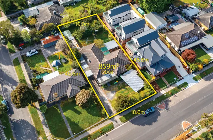 8 Esther Crescent, Mooroolbark VIC 3138