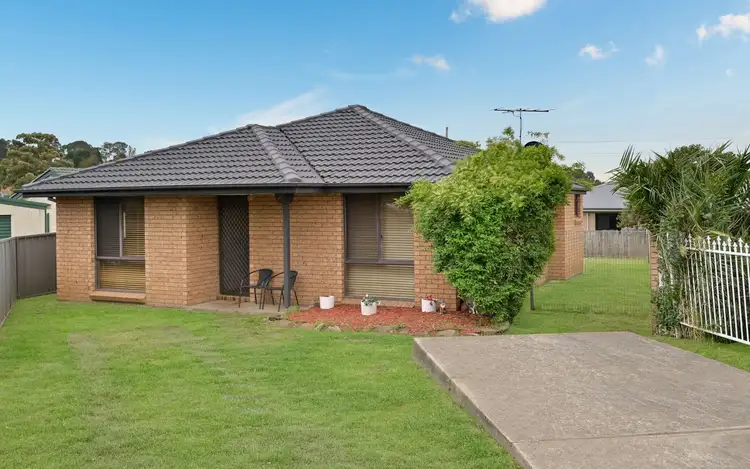 15b Lorenzo Crescent, Rosemeadow NSW 2560