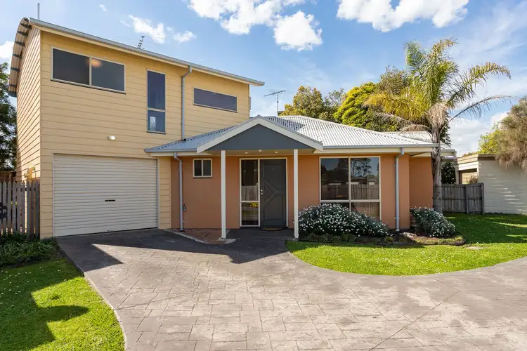 3/6 Hollydene Court, Cowes VIC 3922