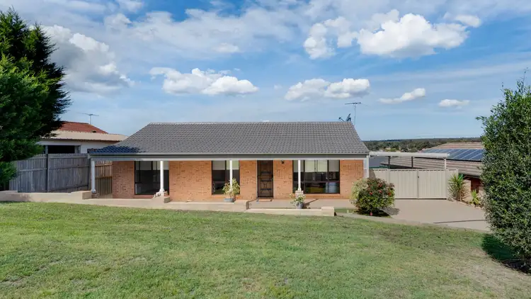 27 Archibald Crescent, Rosemeadow NSW 2560