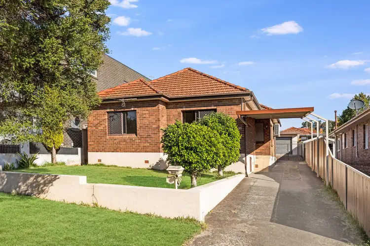11 Bungalow Road, Peakhurst NSW 2210