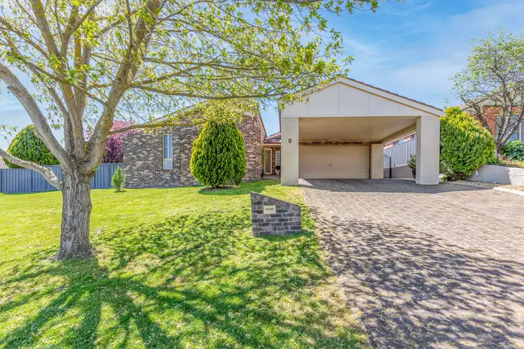 9 Barker Circuit, Kelso NSW 2795
