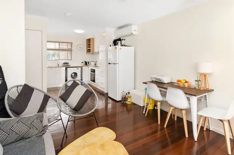 4/23 Darrambal Street, Chevron Island QLD 4217