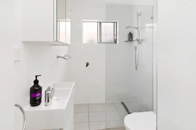 Sixth view of Homely apartment listing, 4/23 Darrambal Street, Chevron Island QLD 4217