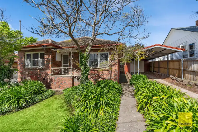 11 Thomas Street