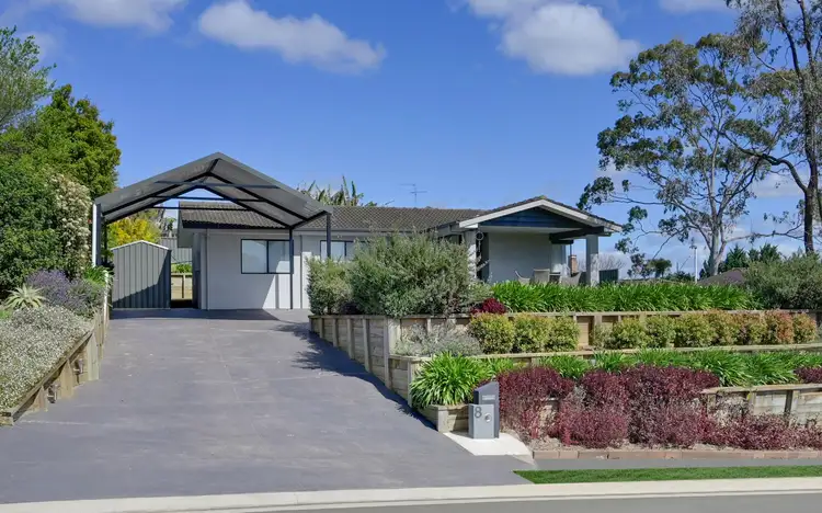 8 Lawn Avenue, Bradbury NSW 2560