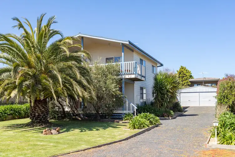 11 Leslie Avenue, Cowes VIC 3922