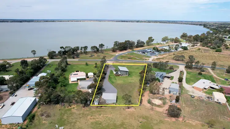 15 Lakeside Drive, Lake Boga VIC 3584