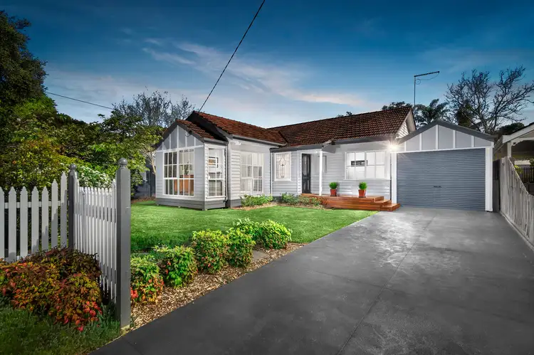 9 Rosstrevor Crescent, Mitcham VIC 3132