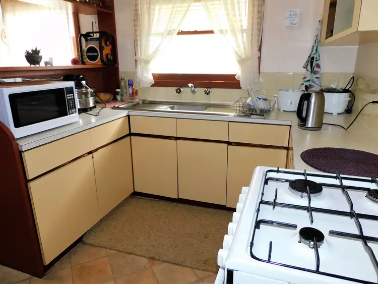 Fifth view of Homely house listing, 1 Albert Parade, Bordertown SA 5268