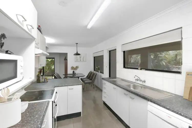 42 Kowinka Street, White Rock QLD 4868