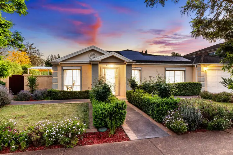 6 Creekbank Place, Caroline Springs VIC 3023