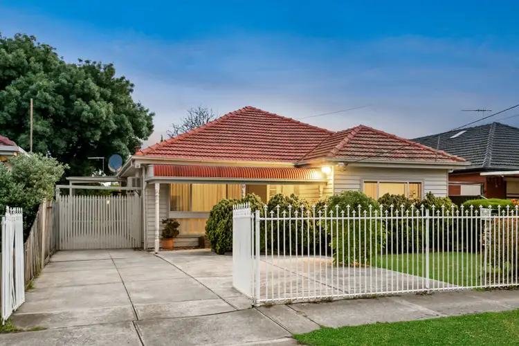 17 Downing Street, Sunshine North VIC 3020