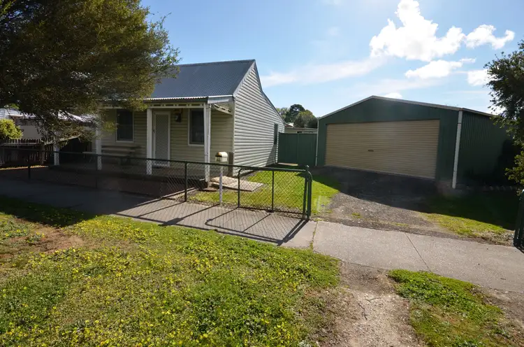 26 Lawrence Street, Beaufort VIC 3373