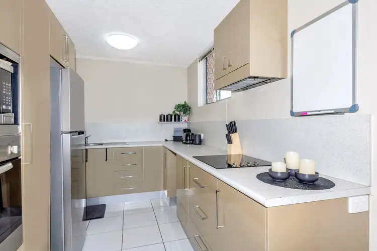 Fourth view of Homely unit listing, 2/31 Surrey Street, Hyde Park QLD 4812