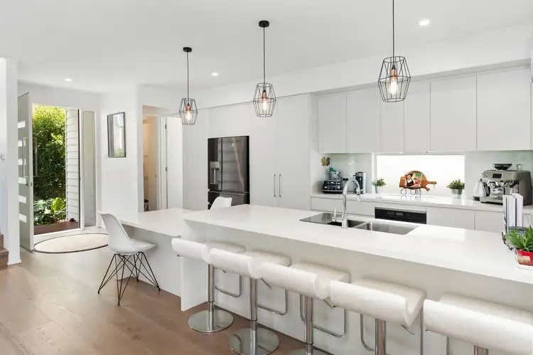 12A Oak Avenue, Surfers Paradise QLD 4217