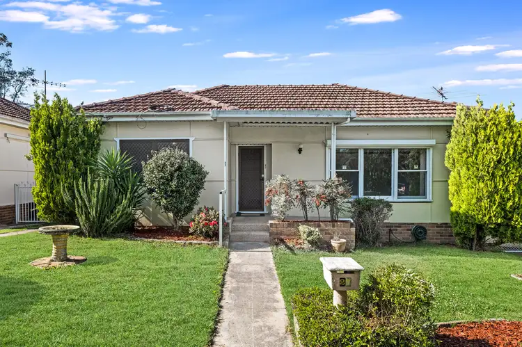 27 Fullerton Crescent, Riverwood NSW 2210