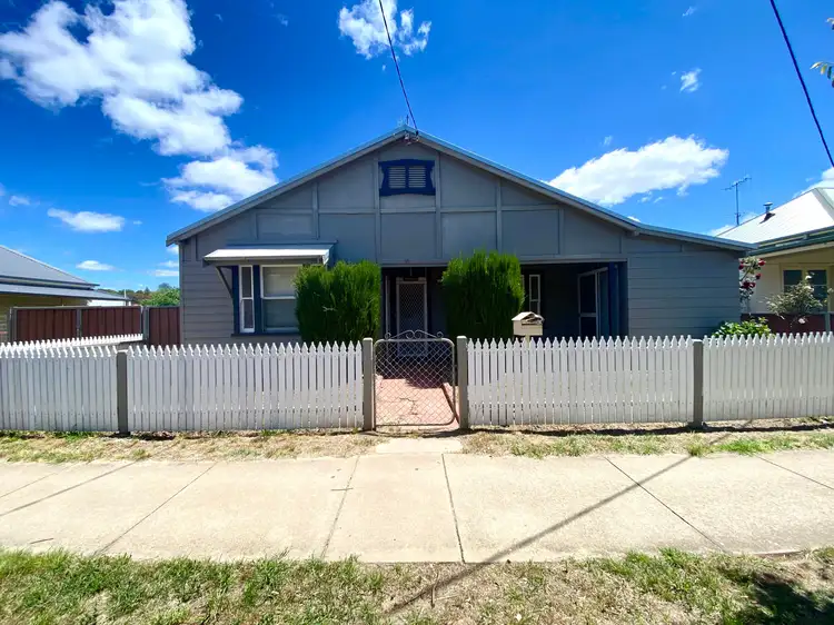 15 Wombat Street, Young NSW 2594