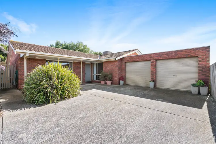2/6 Cortland Drive, Highton VIC 3216