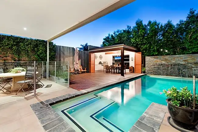 32 Dickens Street, Norman Park QLD 4170