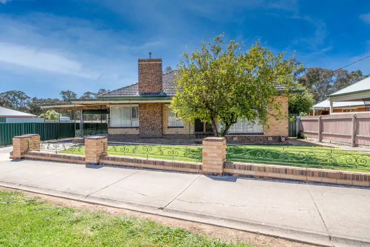 15 Chapel Street, Kangaroo Flat VIC 3555