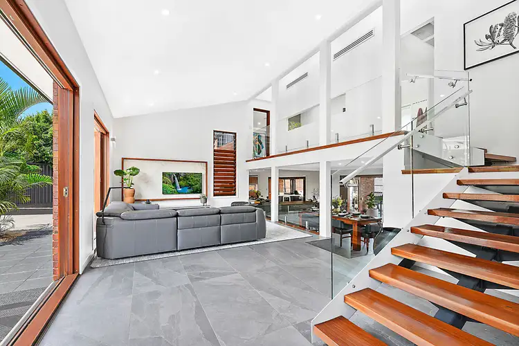 8 Mina Place, Southport QLD 4215