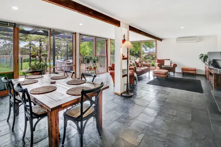 94 Highton Lane, Mansfield VIC 3722