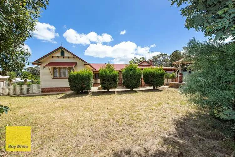 10 Lyndhurst Road, Kalamunda WA 6076