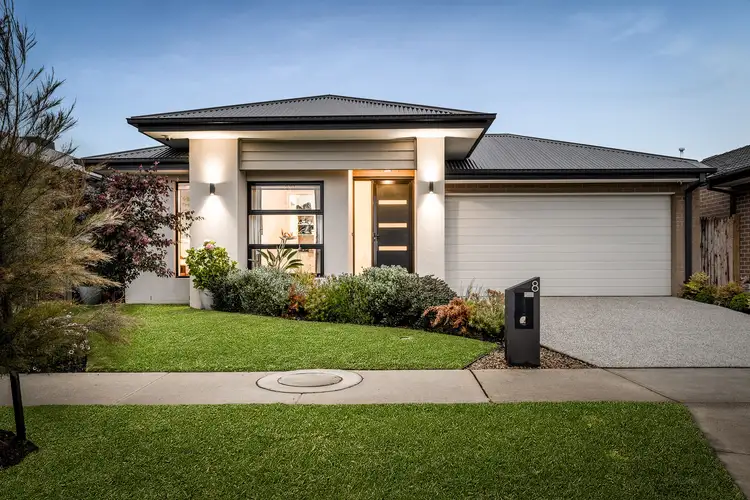 8 Chaffey Grove, Officer South VIC 3809