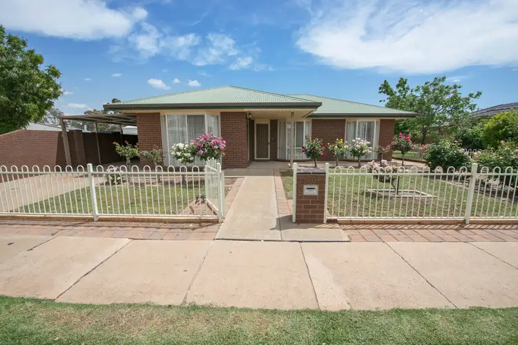 2/70 Stradbroke Avenue, Swan Hill VIC 3585
