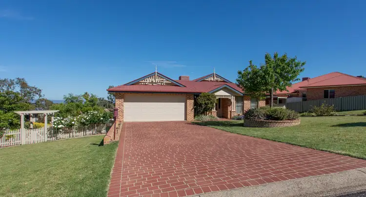 24 London Drive, Cowra NSW 2794