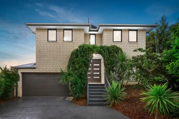 8 Knightsbridge Place, Diamond Creek VIC 3089
