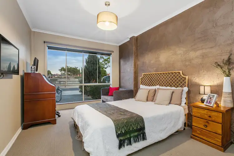 Fifth view of Homely house listing, 18 Parkhaven Avenue, Kingsbury VIC 3083